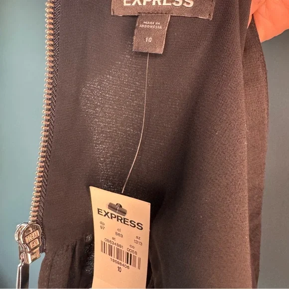 Elegant Black Halter Top - Picture 3 of 3